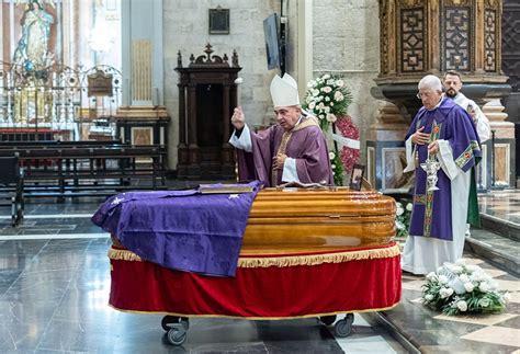 El Arzobispo De Valencia Preside La Misa Exequial Por El Eterno