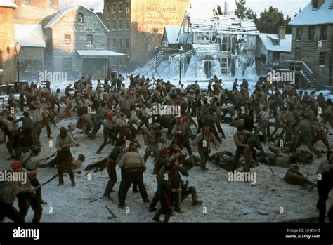 FIGHT SCENE, GANGS OF NEW YORK, 2002 Stock Photo - Alamy