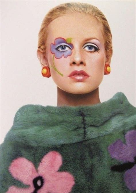 1960s Twiggy Wearing Mary Quant Hippie Makeup Makeup Twiggy