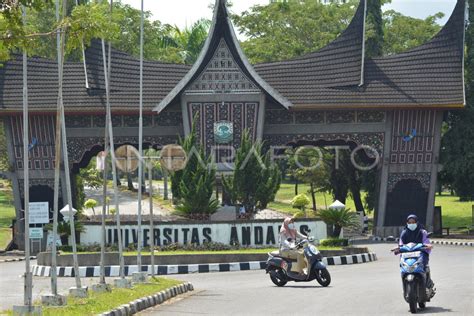 KAMPUS UNIVERSITAS ANDALAS LOCKDOWN | ANTARA Foto