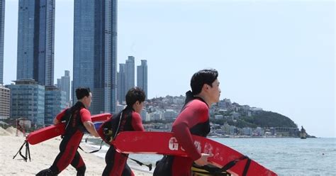 해운대해수욕장 조기 개장 수상구조대원 인명구조 훈련