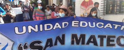 Padres Protestan Para Exigir La Culminaci N Del Colegio San Mateo En Tarija