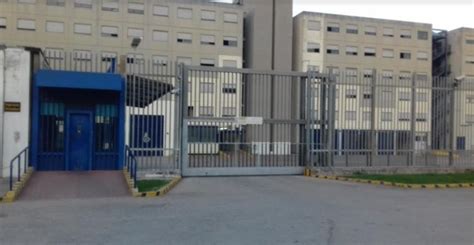 Suicidio in carcere a Secondigliano chi è il detenuto che si è tolto