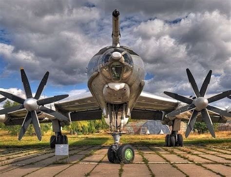 Tupolev Tu-95 (Bear): Photos, History, Specification