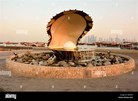 Doha Qatar November 2 2016 Pearl Monument In Doha With People