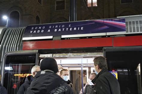 Firenze Primo Viaggio Di Prova Del Tram Sirio Alimentato A Batteria