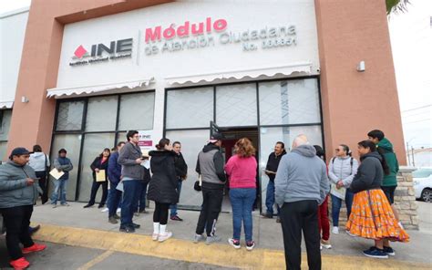 Acuden Decenas De Chihuahuenses A Tramitar Credencial INE Antes De