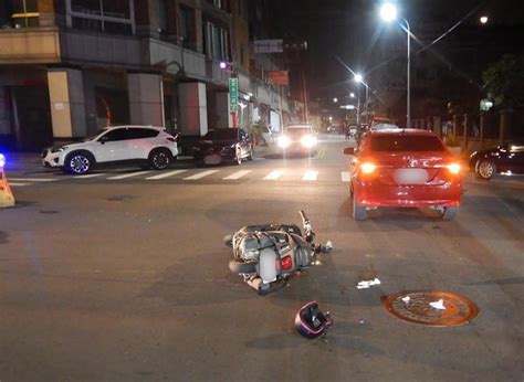 [新聞] 閃燈路口煞不住 台中妙齡女騎士撞轎車被輾過 看板 Car Mo Ptt 鄉公所