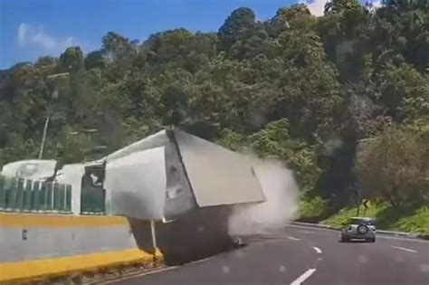 Captan Impresionante Volcadura En La Autopista M Xico Cuernavaca