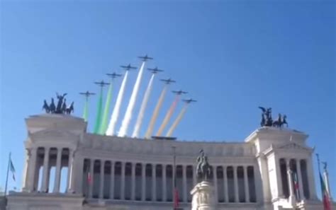 Anniversario Del Giugno Il Giro Ditalia Delle Frecce Tricolori Il