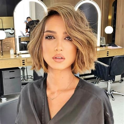 Long Bob Gestuft Mit Seitenscheitel Wie Tr Gt Man Den Trendlook Im