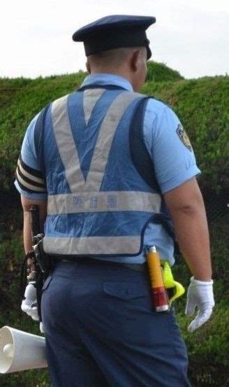 男性警察官の美味しそうなお尻……とても可愛いね～～ Police Cops Chubby Men Men In Uniform