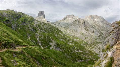 470+ Naranjo De Bulnes Photos Stock Photos, Pictures & Royalty-Free ...