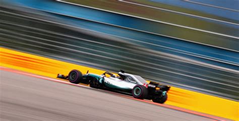 Hamilton comanda dobradinha da Mercedes no 2º treino livre para o GP da