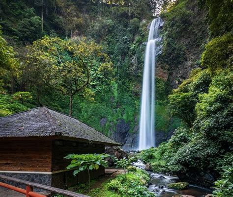 Indahnya Curug Cimahi Air Terjun Di Tepi Jalan Raya Dengan Pesona