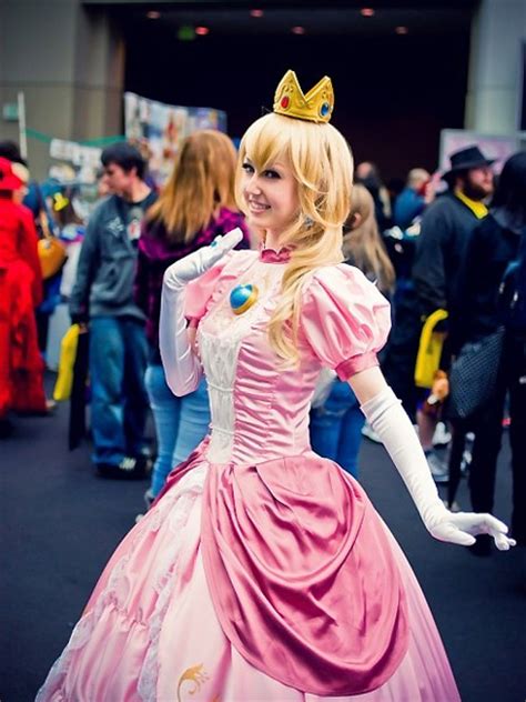 Awesome Princess Peach Cosplay [pic] - Global Geek News