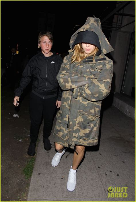 Hailey Baldwin Steps Out After Seeing Justin Bieber S Tour Photo