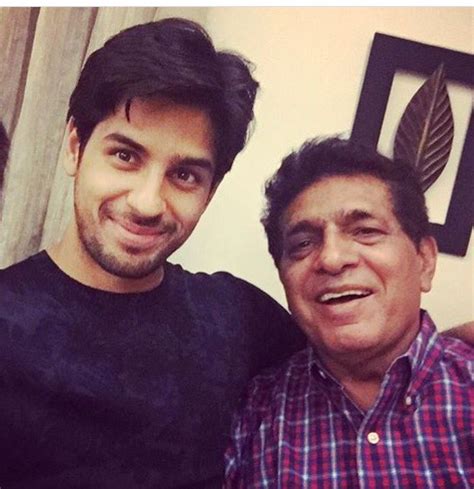 8 Bollywood Celebrities Fathers Who Are Living A Simple Life