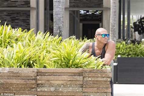 Lindy Klim Strips Naked After Bikini Shoot With Her Husband Michael Daily Mail Online