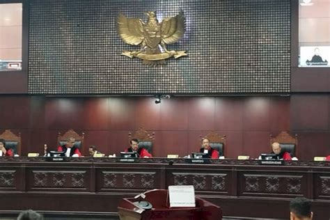 MK Terima Sebagian Gugatan Mahasiswa UNS Usia Di Bawah 40 Tahun Bisa