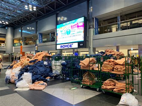 新千歳空港で2000人が一夜明かす 雪で欠航相次ぐ