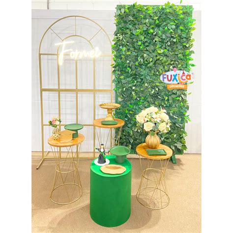 Aluguel Kit Formatura Verde c painel janela Fuxica Locações de Kits