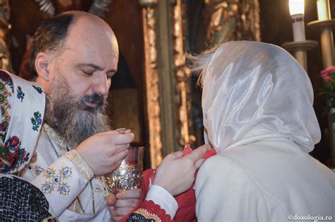 Sfânta Euharistie Doxologia
