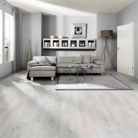 Suelo laminado blanco y suelo laminado gris. Estilo nórdico.