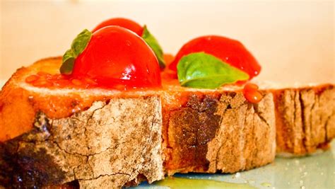 Pane e pomodoro secondo Montalbán Mangiarebuono it