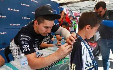 Sultanes de Monterrey realiza firmas de autógrafos Telediario México