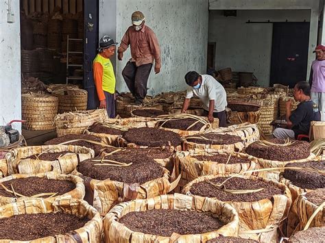 Manfaat Pelepah Pisang Untuk Keranjang Penyimpan Tembakau