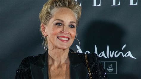 Sharon Stone revela que un novio más joven rompió con ella por negarse