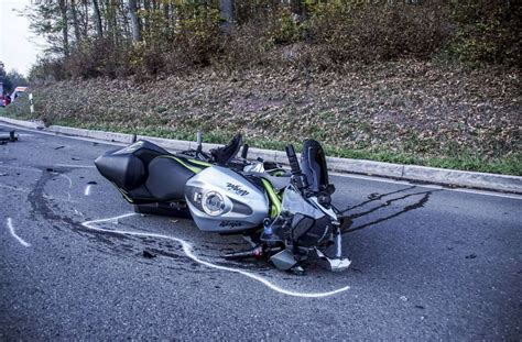 Schwerer Unfall bei Holzgerlingen Motorradfahrer lebensgefährlich