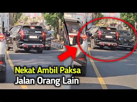 Mobil Pajero Nekat Terobos Jalan Orang Lain Sebabkan Kemacetan Panjang