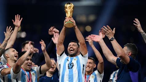 Sergio Aguero gets to lift World Cup trophy as retired Argentina ...