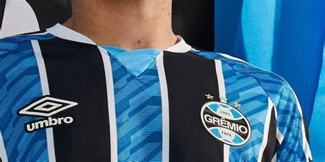 Grêmio lança novos uniformes as duas camisas listradas