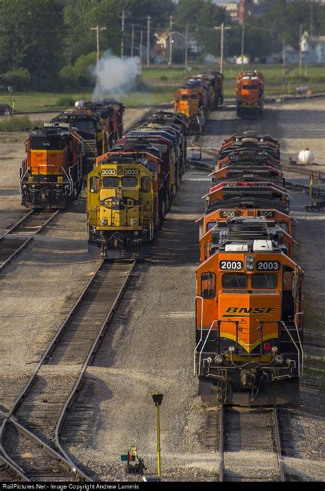 BNSF 2003 BNSF Railway EMD GP38-2 at Galesburg, Illinois by Andrew Lummis | Train, Bnsf railway ...