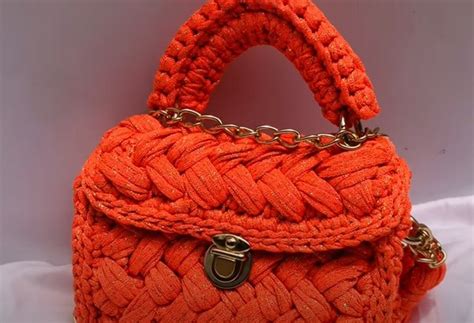 Free Crochet Bag Patterns With Puff Stitch For All Skill Levels Red