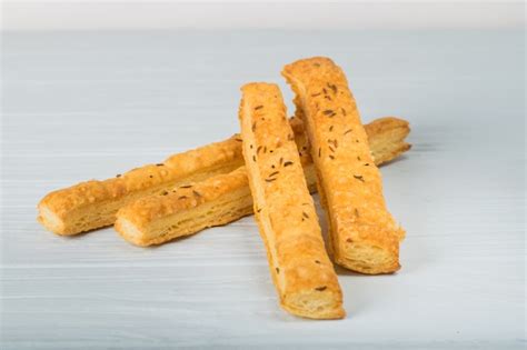 Galletas Crujientes Saladas Con Semillas De S Samo Sobre Fondo Blanco