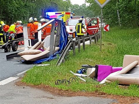 Schwerer Unfall Im Kreis Gifhorn Anh Nger Schleudert Gegen Auto