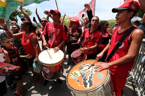 Flamengo Embarca Para O Mundial Aerofla Esvaziado Sob Forte