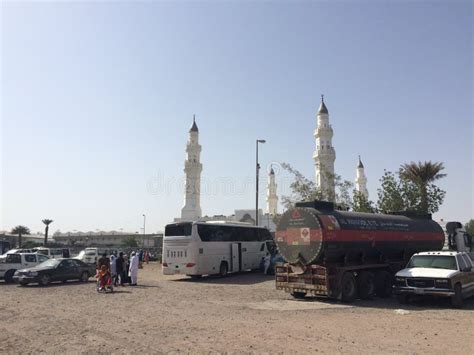 Way To Quba Mosque In Medina Pilgrims Islamic Sacred City Of Al