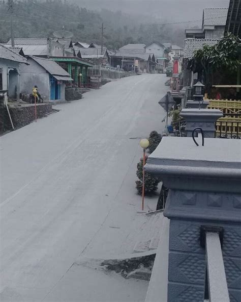 Merapi volcano erupts sending plume of ash 11.6 km (38 000 feet) above ...