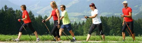 I Benefici Del Nordic Walking La Camminata Con I Bastoncini Cinelatino