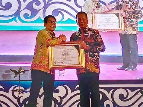 Pemerintah Kabupaten Pesisir Selatan Terima Penghargaan Dari Kemendes