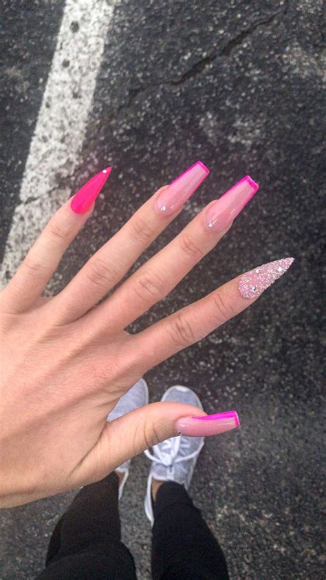 𝚋𝚘𝚞𝚓𝚎𝚎𝚋𝚛𝚊𝚝𝚣🧸🤍 Gel Nails Stylish Nails Pink Acrylic Nails