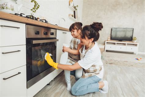 How To Get That Lingering Smell Out Of Your Kitchen The Stink Solution