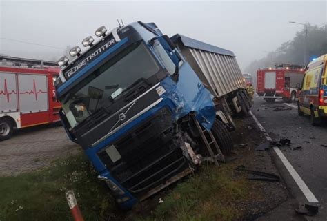 Wielkopolska Tragiczny Wypadek Na Dk Osob Wka Wjecha A Pod