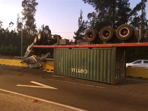 Camión protagoniza violento accidente en Valparaíso Opinión BioBioChile