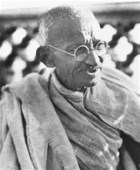 Mohandas Gandhi Biography - life, family, childhood, story, death ...